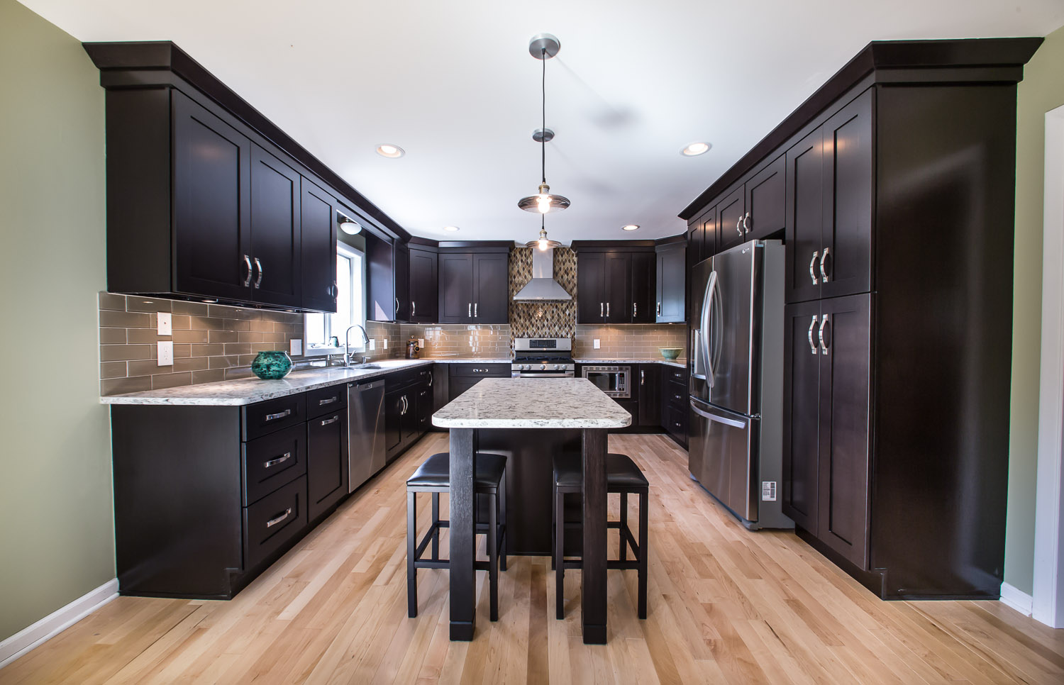 Black Cabinets With Stainless Steel Appliances