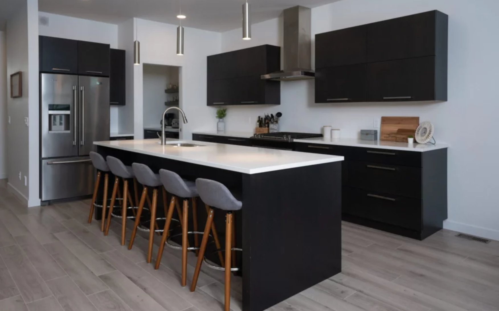 black vs white kitchen cabinets